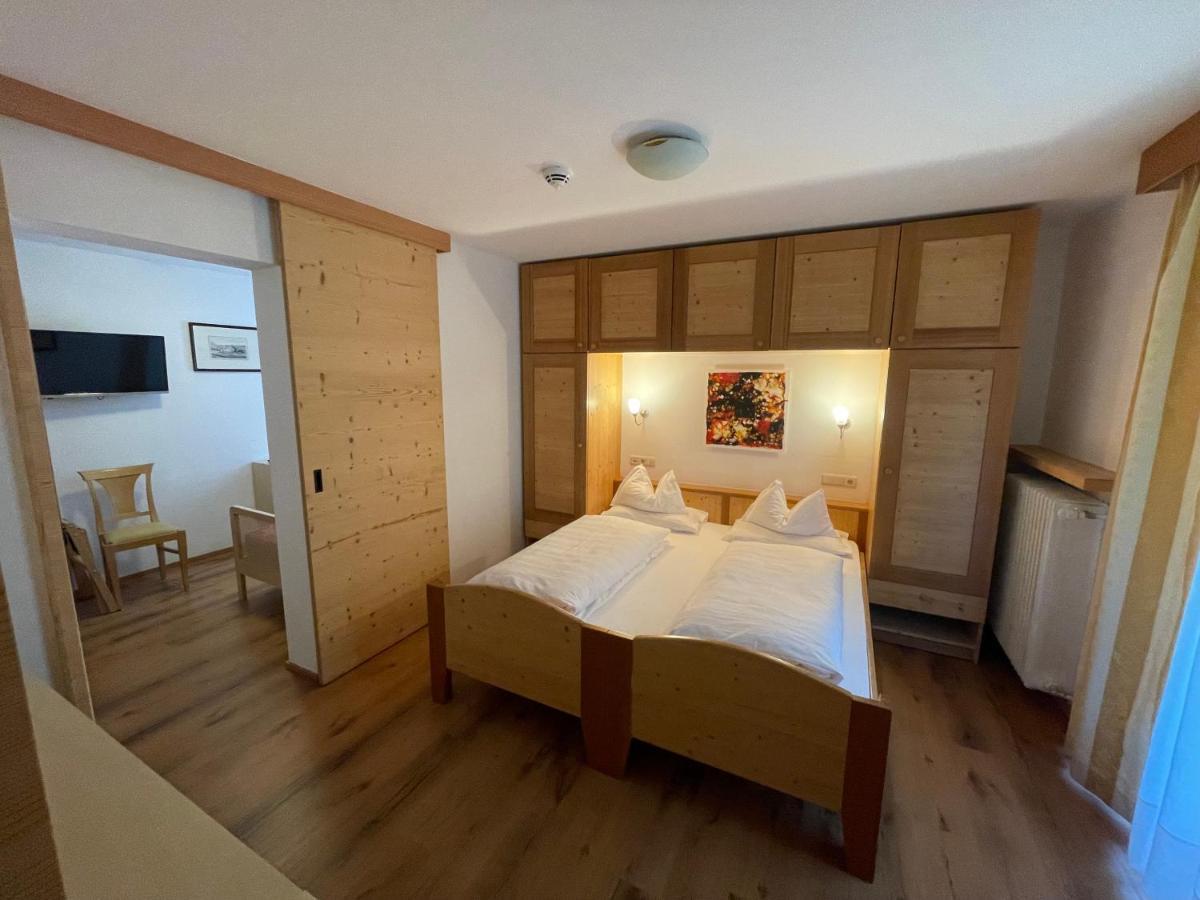 Hotel Meisules เซลวาดีวัลการ์เดนา ภายนอก รูปภาพ