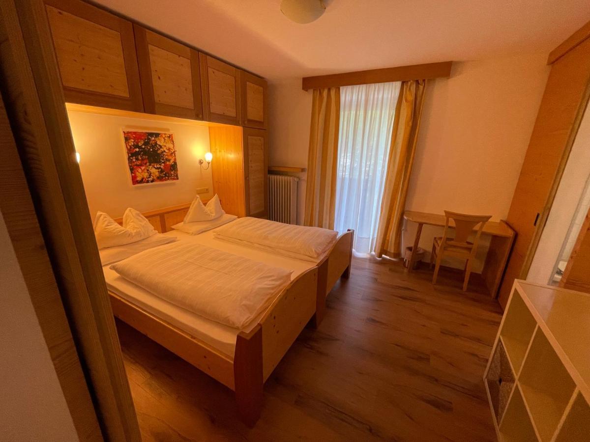 Hotel Meisules เซลวาดีวัลการ์เดนา ภายนอก รูปภาพ