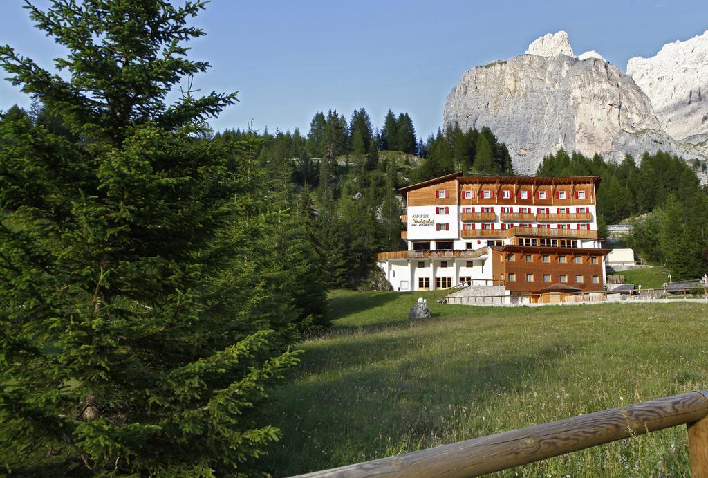 Hotel Meisules เซลวาดีวัลการ์เดนา ภายนอก รูปภาพ