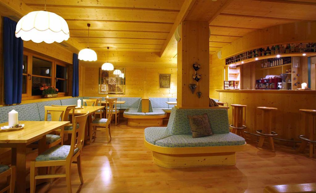 Hotel Meisules เซลวาดีวัลการ์เดนา ภายนอก รูปภาพ